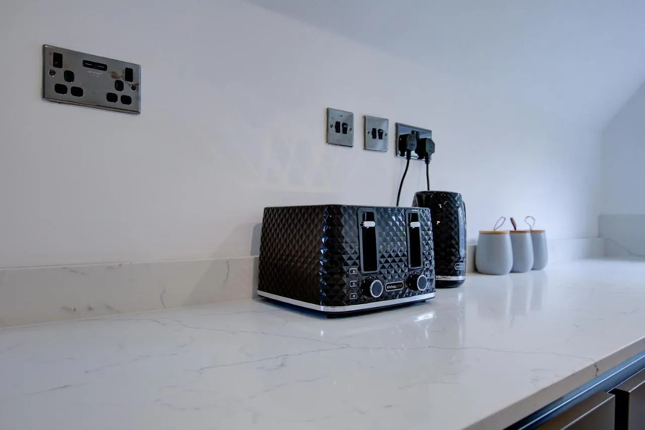 Luxury 3 Bedroom Apartment Close To Beach, Bournemouth & Meyrick Park